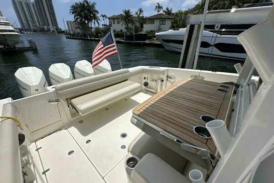 Boston Whaler 380 Outrage Yacht For Sale