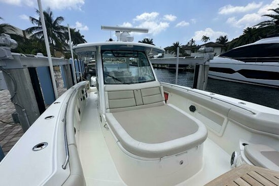 Boston Whaler 380 Outrage Yacht For Sale