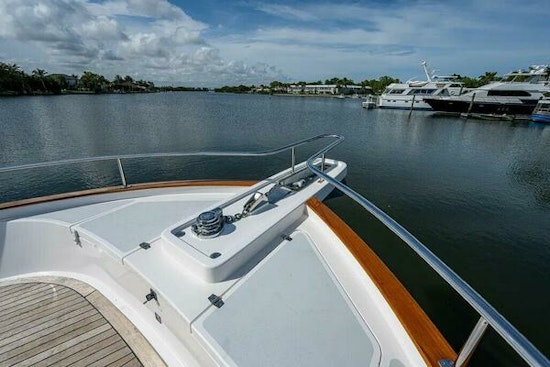 Summit  Yacht For Sale