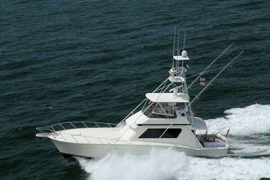 Hatteras 55 Convertible Yacht For Sale