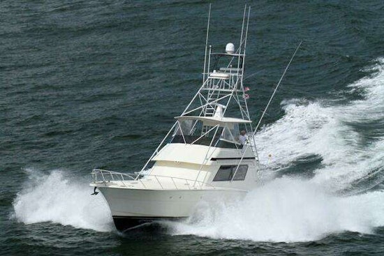 Hatteras 55 Convertible Yacht For Sale