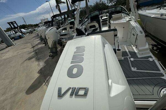 Monterey M-65 Yacht For Sale