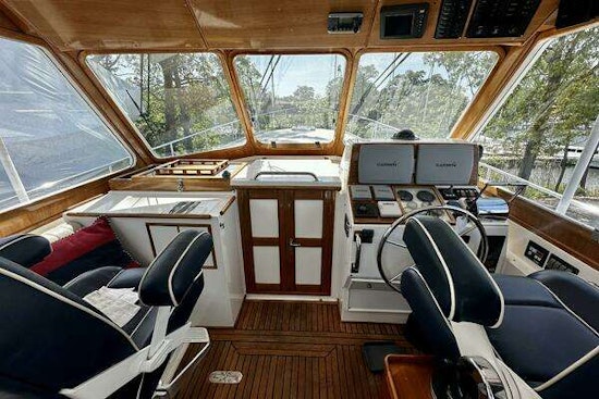 Grand Banks Eastbay 43 Yacht For Sale