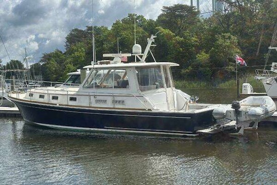 Grand Banks Eastbay 43 Yacht For Sale