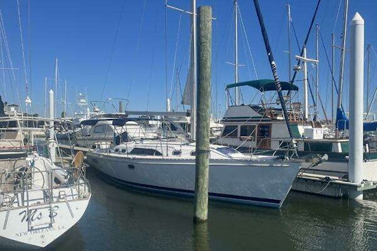 Catalina 385 Yacht For Sale