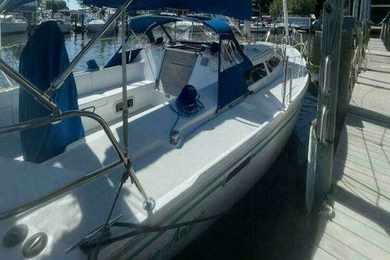 Catalina 320 Yacht For Sale