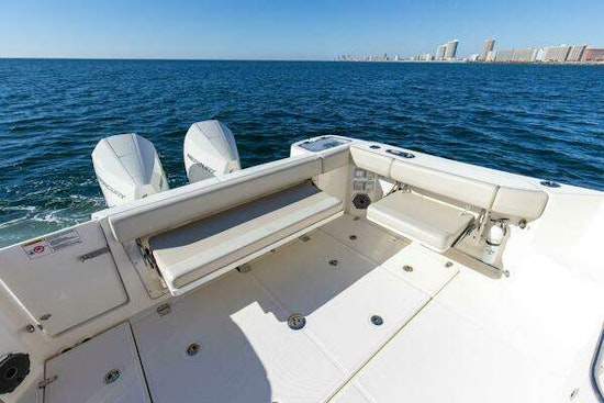 Boston Whaler 325 Conquest Yacht For Sale