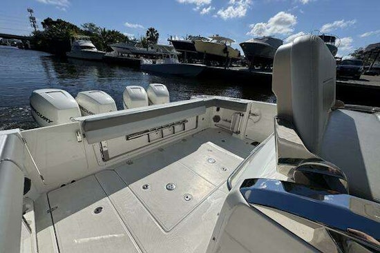 Boston Whaler 420 Outrage Yacht For Sale
