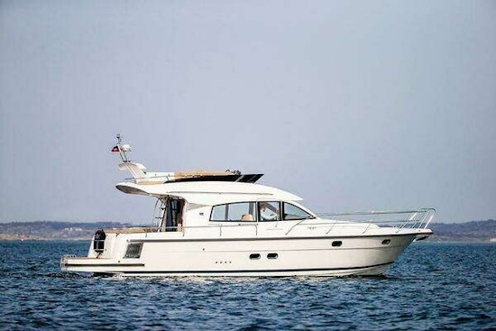 Nimbus 405 Flybridge Yacht For Sale