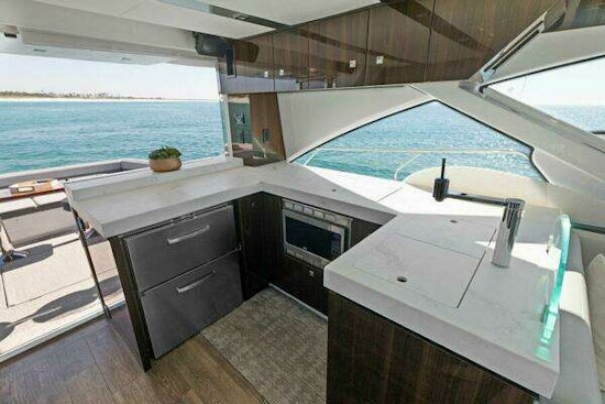 Cruisers Yachts 60 Cantius Fly Yacht For Sale