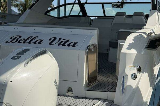 Sea Ray 32 SUNDANCER OUTBOARD Yacht For Sale