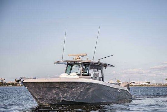 HCB 42 Lujo Yacht For Sale