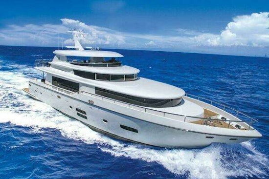 Johnson Flybridge w/Hydraulic Platform Yacht For Sale