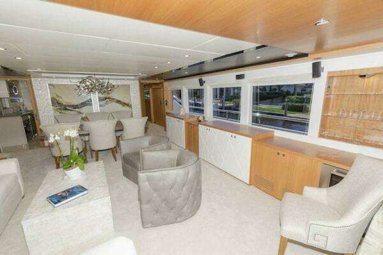 Johnson Flybridge w/Hydraulic Platform Yacht For Sale