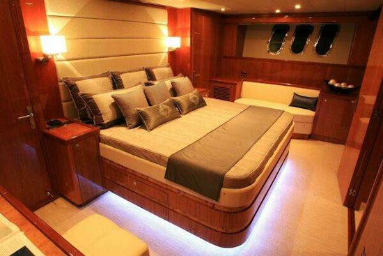 Johnson Flybridge w/Fishing Cockpit Yacht For Sale