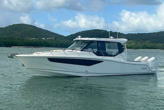 Boston Whaler Conquest 405 Yacht For Sale