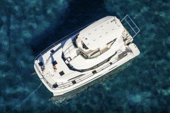 Aquila 443 Yacht For Sale