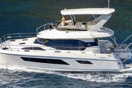 Aquila 443 Yacht For Sale