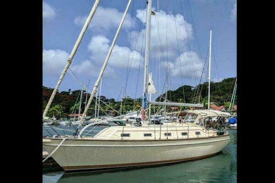 Island Packet 370 Yacht For Sale