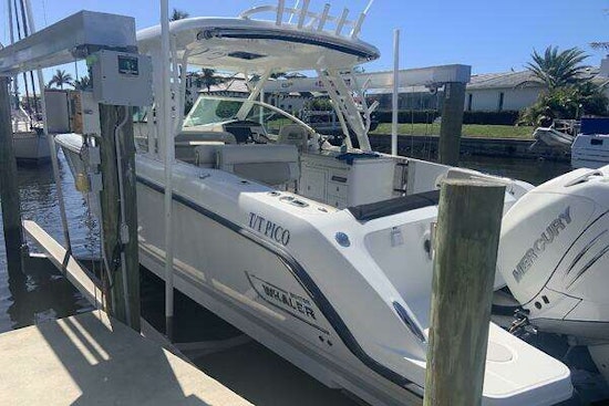 Boston Whaler 320 Vantage DC Yacht For Sale