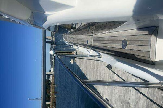 Azimut 40 Flybridge Yacht For Sale