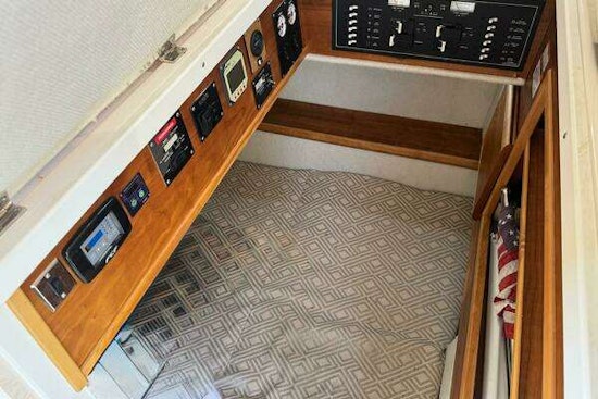Cutwater C-32 CB Yacht For Sale