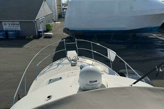 Cutwater C-32 CB Yacht For Sale