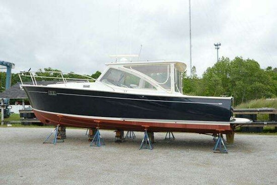 MJM 34z Express HT Yacht For Sale