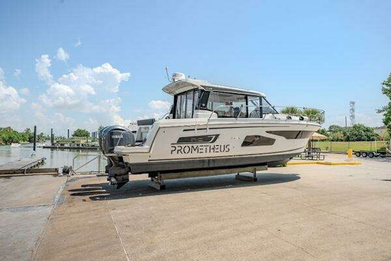 Jeanneau NC 1095 Yacht For Sale