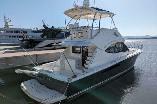 Riviera 45' Flybridge Yacht For Sale