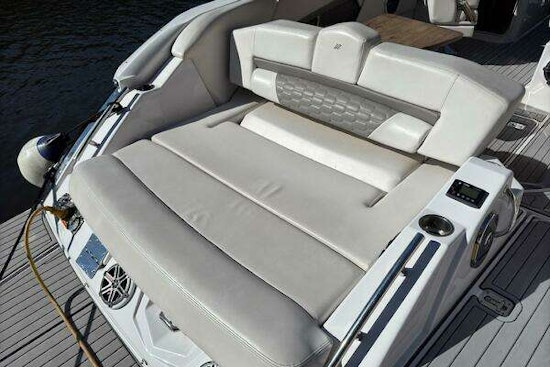 Four Winns H350 Bowrider Yacht For Sale