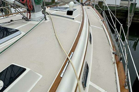 Island Packet 40 Yacht For Sale
