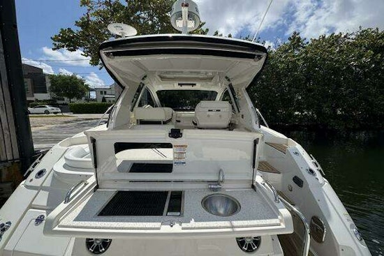 Sea Ray 350 Sundancer Coupe Yacht For Sale