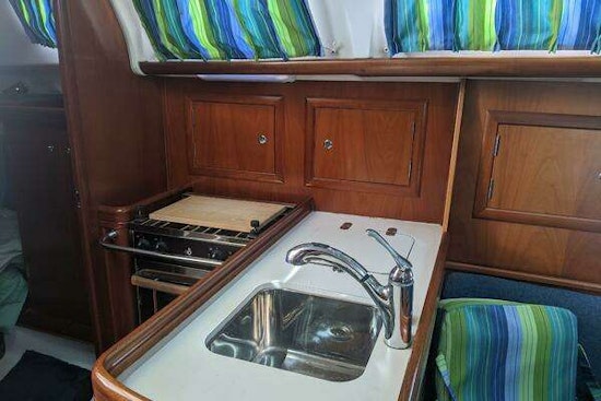 Beneteau 323 Yacht For Sale