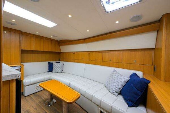 Hatteras 45 Express Yacht For Sale