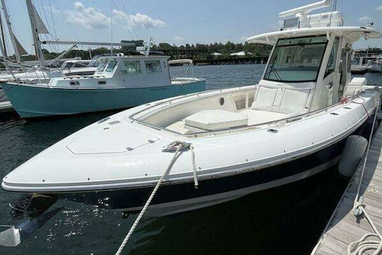 Boston Whaler 350 Outrage Yacht For Sale