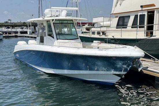 Boston Whaler 350 Outrage Yacht For Sale