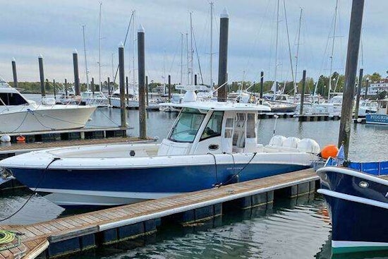 Boston Whaler 350 Outrage Yacht For Sale