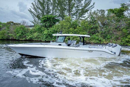 HCB 42 Lujo Yacht For Sale