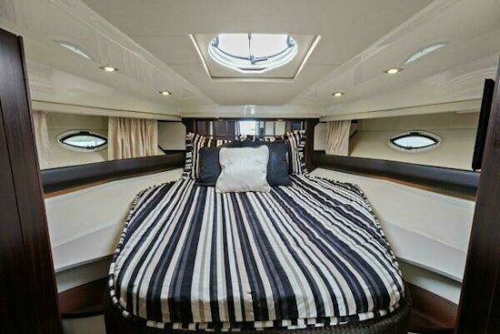 Monterey 400 Sport Yacht Yacht For Sale
