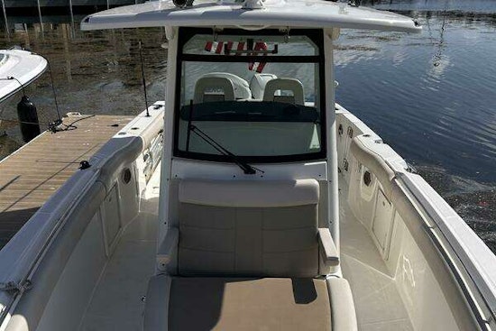 Boston Whaler 330 Outrage Yacht For Sale