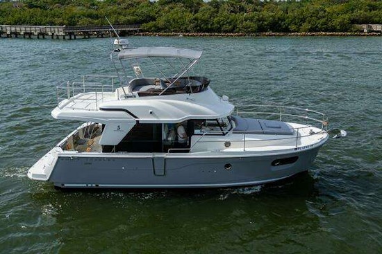 Beneteau Swift Trawler 35 Yacht For Sale