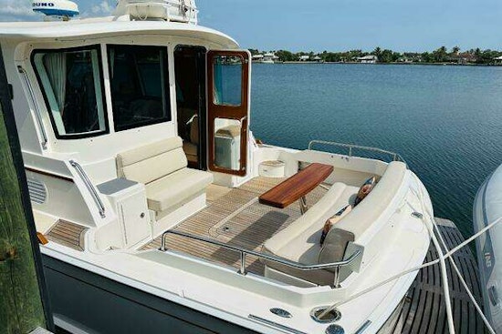 Grand Banks 46 Eastbay SX Yacht For Sale
