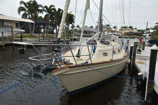 Island Packet 380 Yacht For Sale