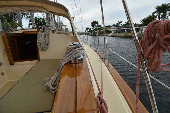 Island Packet 380 Yacht For Sale