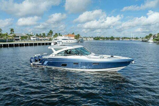 Formula 430 Super Sport Crossover Yacht For Sale