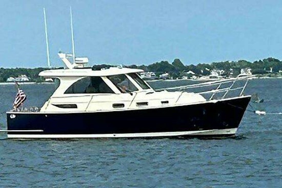 Legacy 32 Yacht For Sale