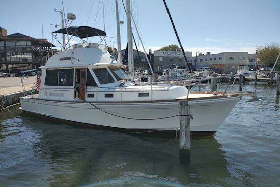 Grand Banks Eastbay 40 Flybridge Yacht For Sale