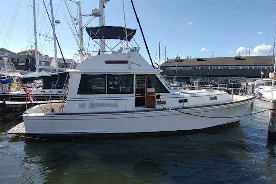 Grand Banks Eastbay 40 Flybridge Yacht For Sale
