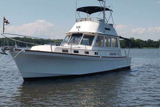 Grand Banks Eastbay 40 Flybridge Yacht For Sale